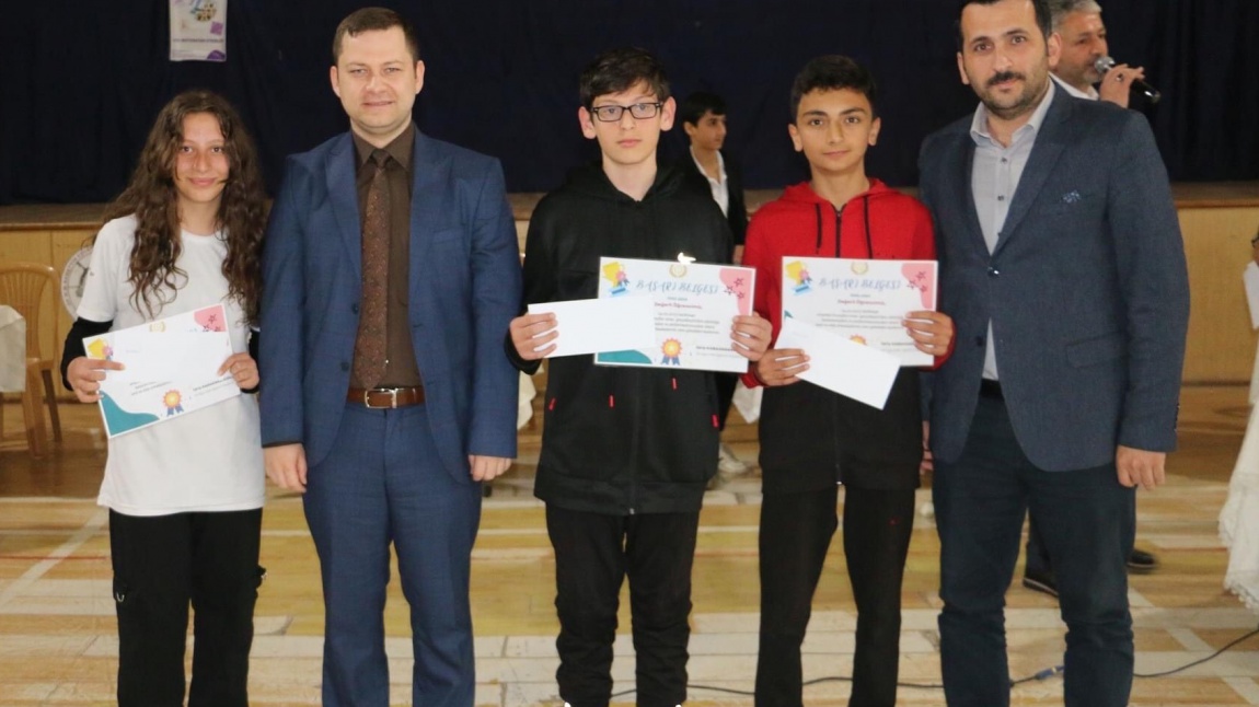 Of İlçe Geneli Online Bilgi Yarışması Şampiyonu Pınaraltı Ortaokulu