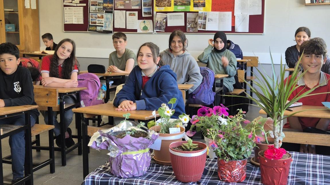 6-A Sınıfı Öğrencilerimiz ile Sevdiklerimize Çiçek Etkinliği
